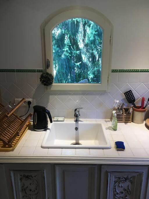 Maisonnette En Clairiere De Foret Gambais Екстериор снимка