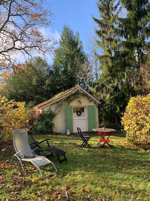 Maisonnette En Clairiere De Foret Gambais Екстериор снимка
