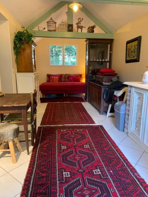 Maisonnette En Clairiere De Foret Gambais Екстериор снимка