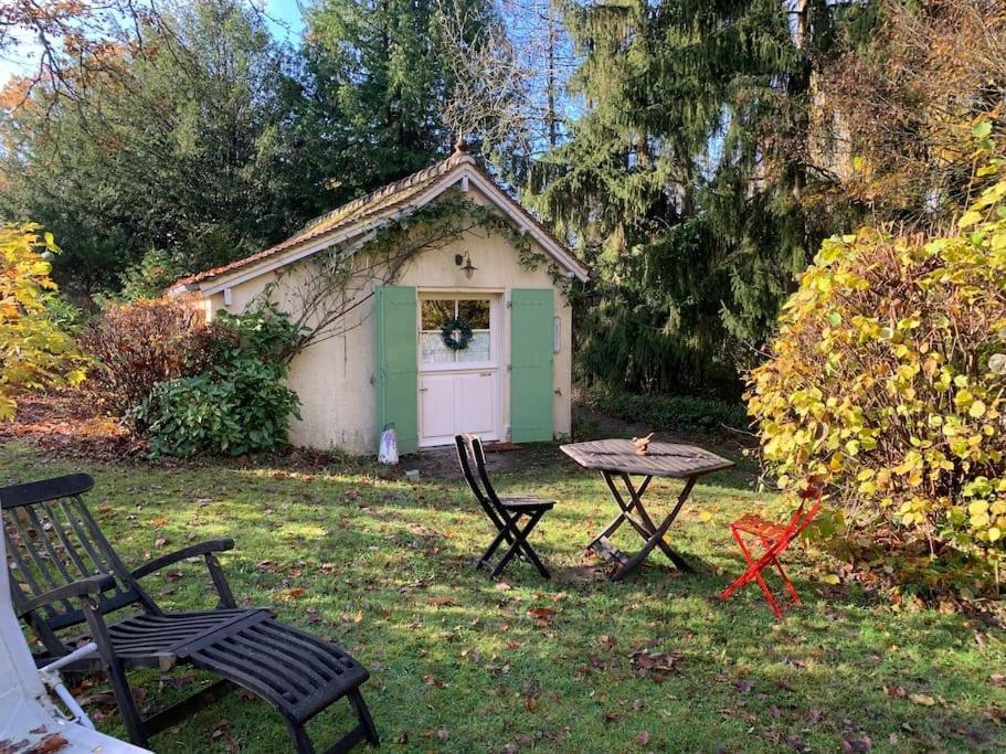 Maisonnette En Clairiere De Foret Gambais Екстериор снимка